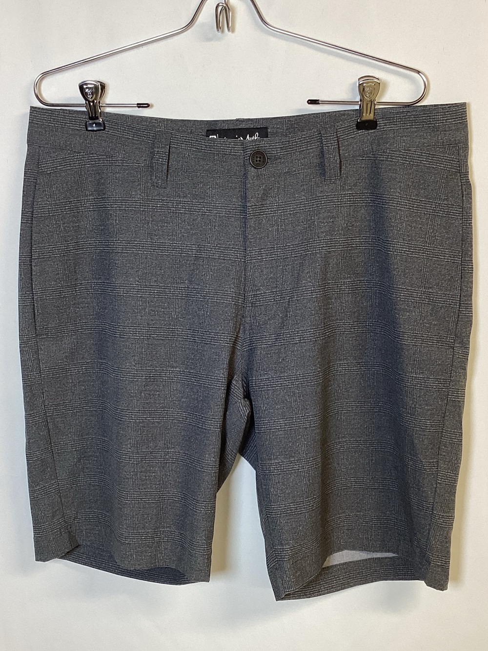 Men’s TRAVIS MATHEW Gray Pinstripe Plaid Golf Shorts Size 34